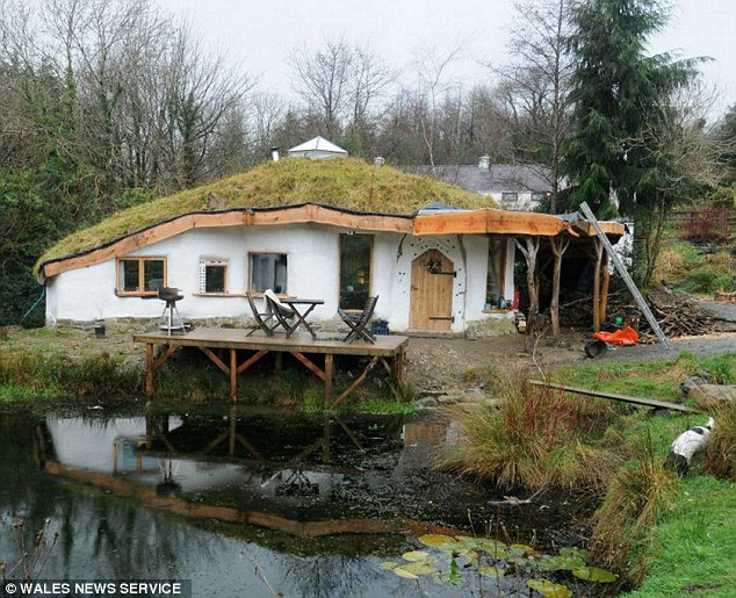 hobbit-house-wales