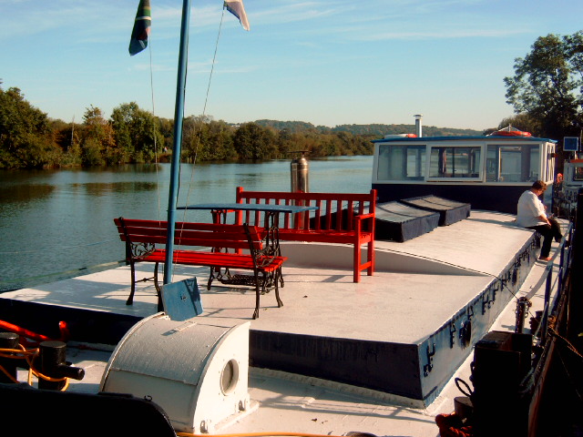 houseboat barge in Berkshire