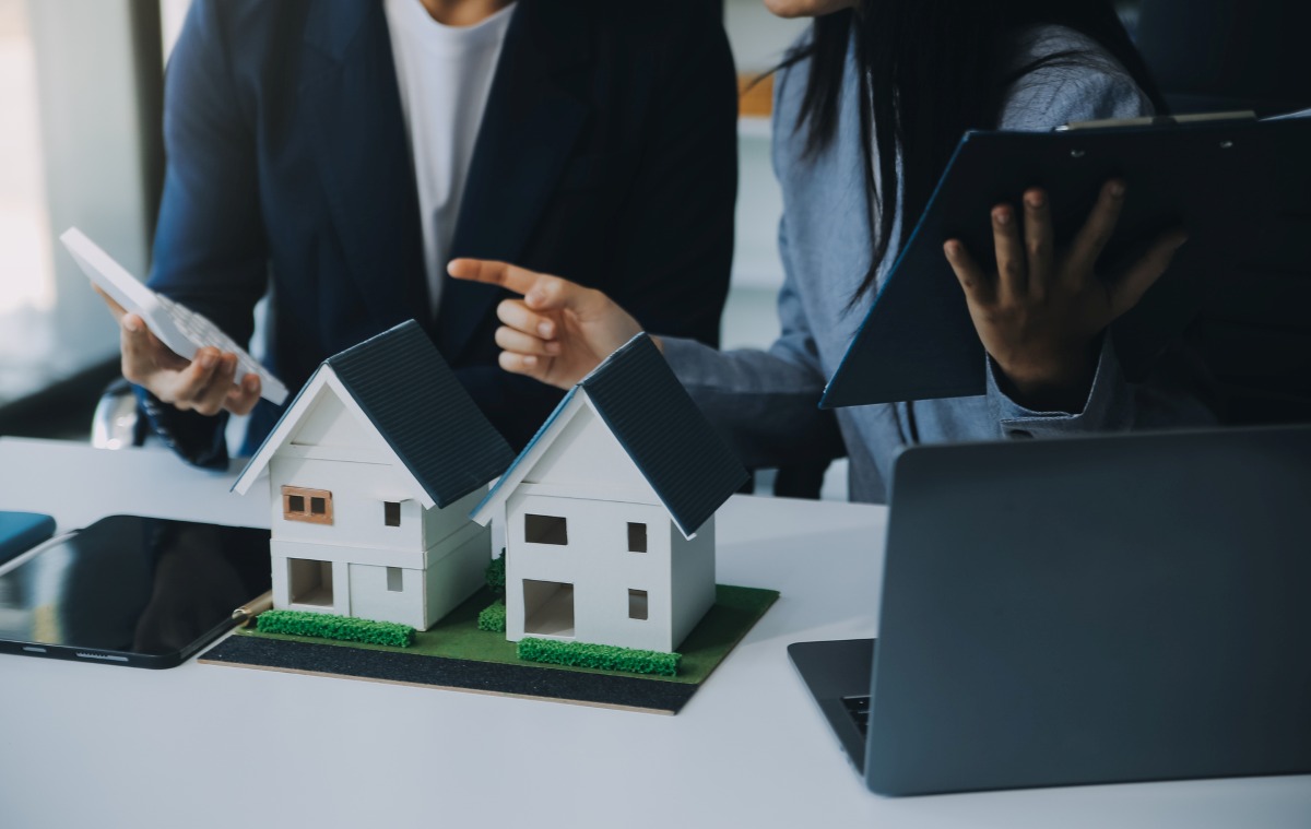 Real estate broker agent presenting and consult to customer