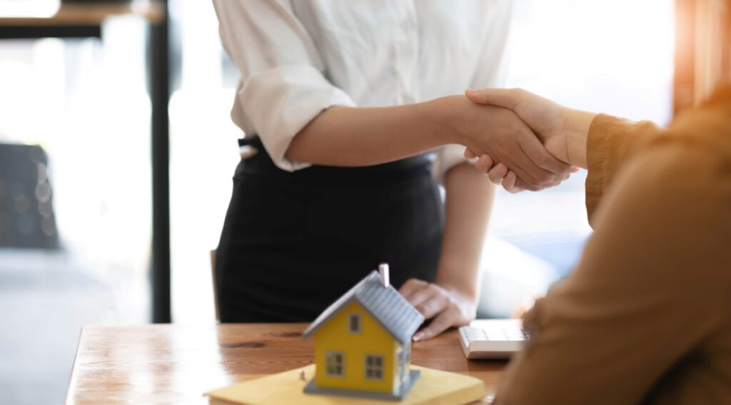 estate agent and client shaking hands